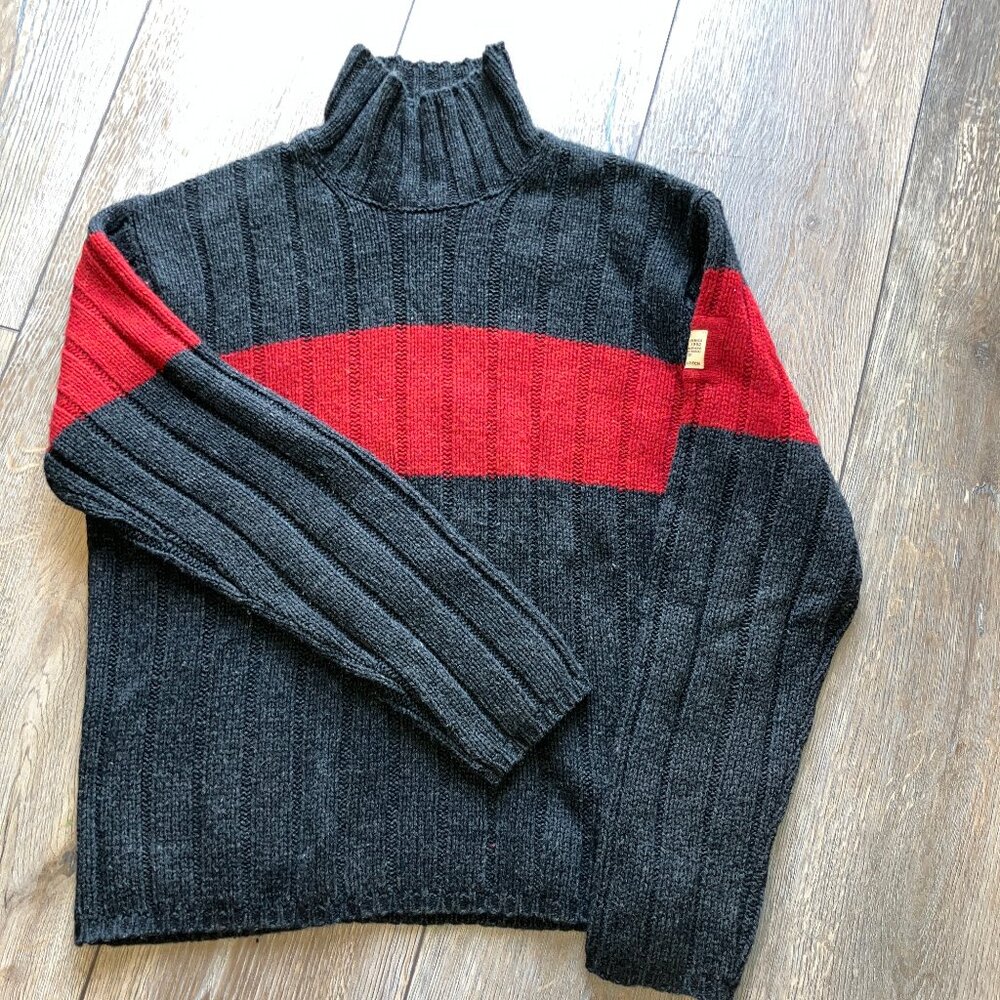 Vintage Men's Abercrombie & Fitch Sweater in Size M